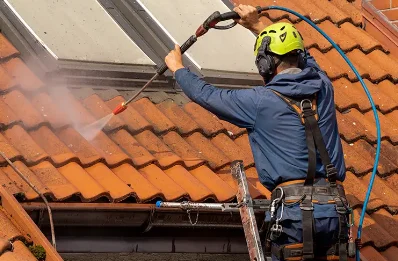 Démoussage et hydrofuge de toiture à Saint-Servais